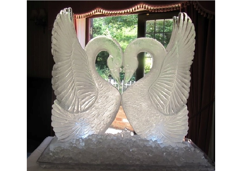 Animal (2xSwans) Ice Sculpture